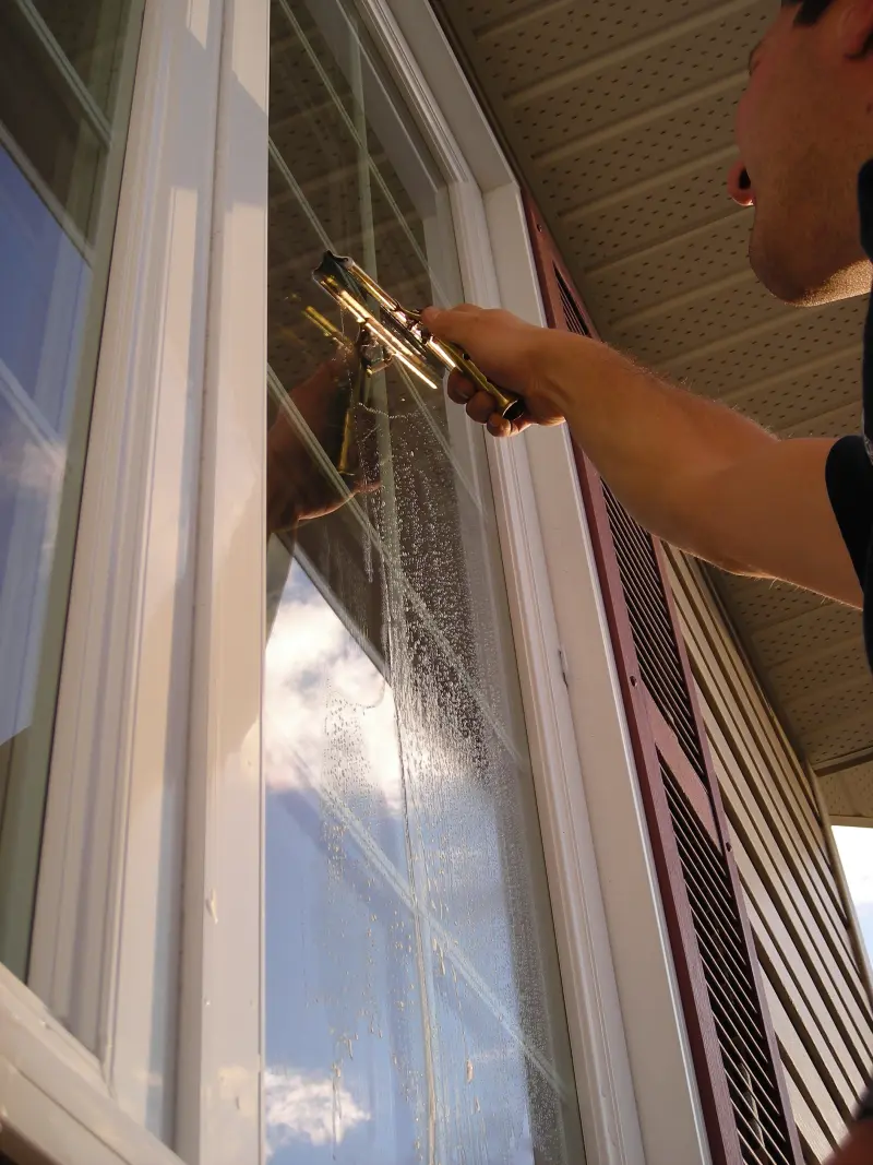Lavage de vitre effectué par Luc Côté